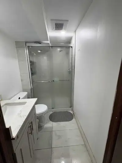 Room Available near block line station. 5 min walk to 201,22,33 and 16 bus. 7 min walk to no frills....