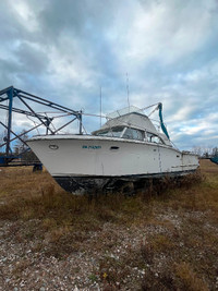 Owens Fibreglass 33ft boat for sale