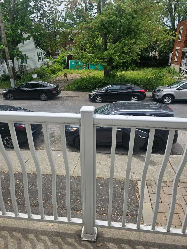 GRAND 6 1/2 AVEC 4 CHAMBRES, GARAGE ET COUR A LOUER POUR 1 JUI in Long Term Rentals in City of Montréal - Image 4