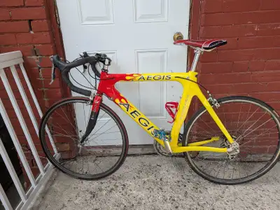 Small Size Full Shimano 105 components Chris King Headset. Ai The image displays an Aegis Trident Ca...