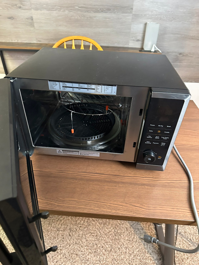 Toshiba 8 in 1 convection oven and air fryer Microwaves & Cookers