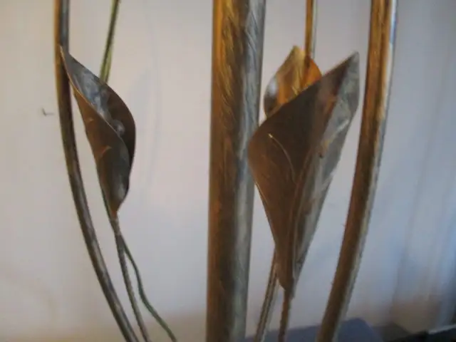 VINTAGE ART DECO STYLE FLOOR LAMP WITH SHADE-BUDDING FLOWERS! in Arts & Collectibles in Laval / North Shore - Image 7