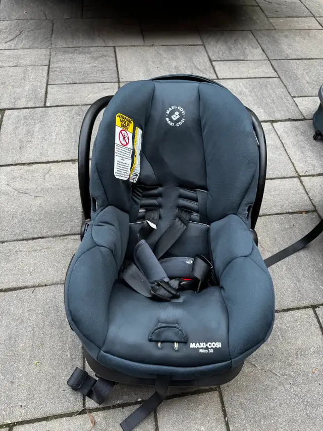 Slightly Used Maxi Cosi Car Seat (Mico 30) in Strollers, Carriers & Car Seats in City of Toronto - Image 2