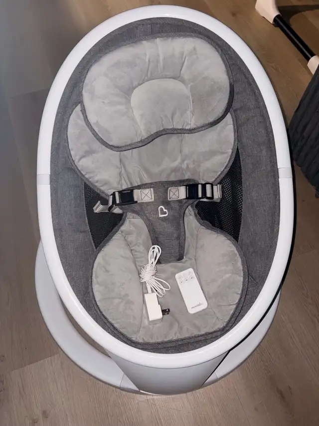  munchkin, blue tooth enabled baby swing