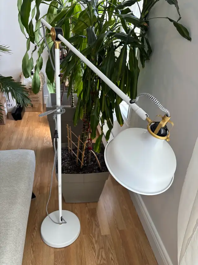 lampes de pied in Indoor Lighting & Fans in Laval / North Shore - Image 2