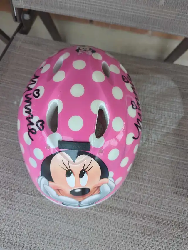 Minnie Mouse Helmet (barely used) in Kids in Oakville / Halton Region - Image 4