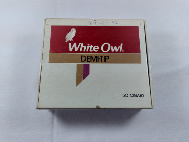 Vintage White Owl New York Cigar Box in Arts & Collectibles in Moncton - Image 2