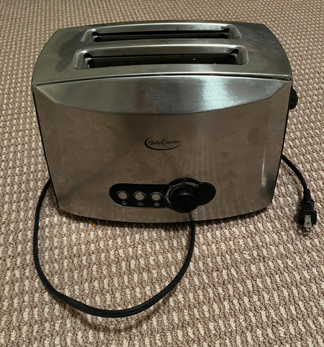 Betty Crocker 2 slice toaster in Toasters & Toaster Ovens in St. Catharines