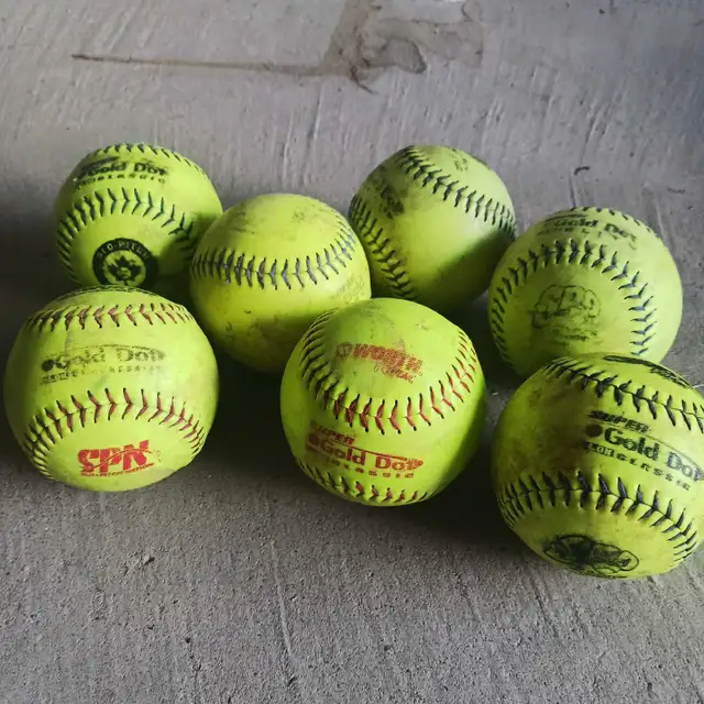 Used Gray and gold dot Softballs in Baseball & Softball in Oakville / Halton Region - Image 3