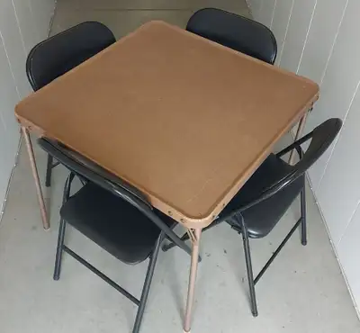 EXCELLENT USED CONDITION Table is 32 inches square