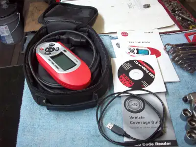 Mac tools ET9450 ABS Brake code reader - scanner in great cond complete with manual, disc, usb cable...