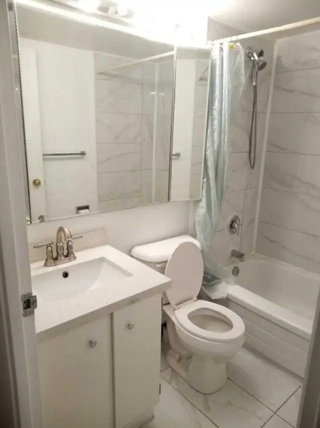 1000 sqft Condo $459,999 2+1 BDRM 1 bth + Balcony63654772747011124