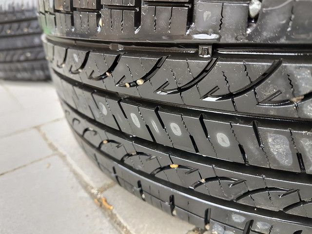Toyota Rav4 Prime 19" take-off wheels and tires, like-new in Tires & Rims in Vernon - Image 4