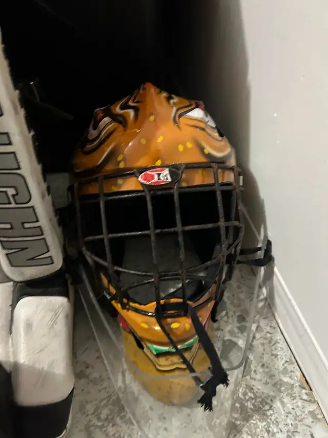 hockey equipment  in Hockey in Markham / York Region - Image 3
