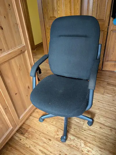 ADJUSTABLE COMFORTABLE OFFICE CHAIR FOR SALE IN ETOBICOKE, View more
