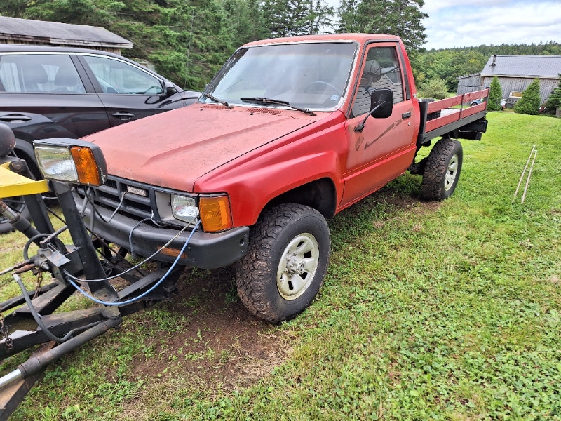 1986 Toyota 4x4 Yard Truck with Plow | Cars & Trucks | Saint John | Kijiji