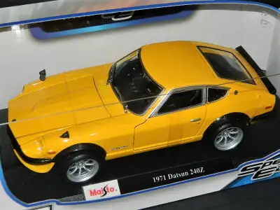 Maisto 1/18 1971 Datsun 240Z Diecast, View more