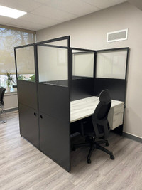 Heinne Holz Shared Rectangular Office Cubicle Panel System with
