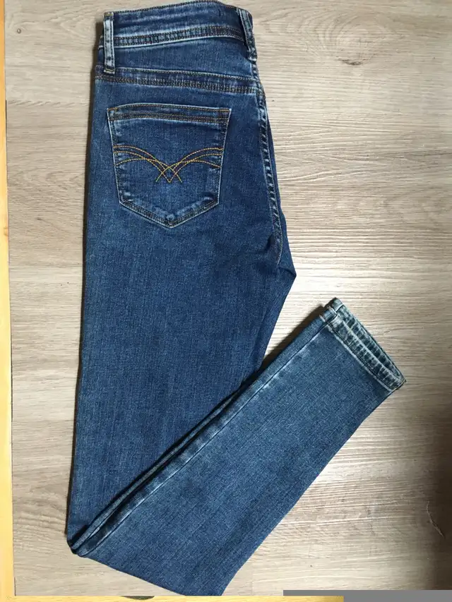 Skinny jeans in Women's - Bottoms in City of Montréal - Image 9