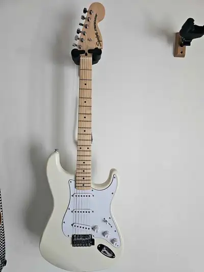 Fender Squier brand new condition with case, View more