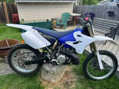 2016 Yamaha YZ250 2 stroke for sale. New plastic, extra triple crown, extra exhaust, extra front and...