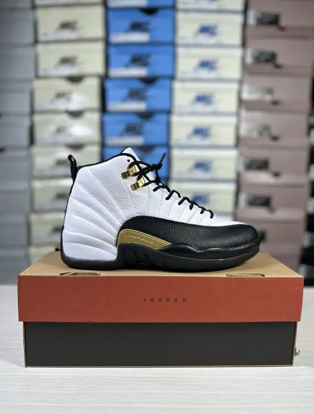 Jordan 12 Retro Taxi in Men's Shoes in Mississauga / Peel Region - Image 3