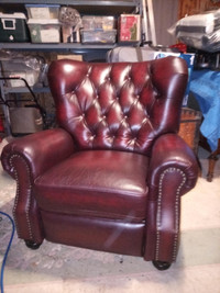 High Quality Wing Back Leather Recliner **LIKE NEW**