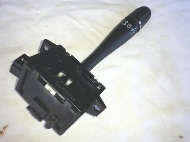 Bras de clignotant--Turn signal arm in Other Parts & Accessories in Longueuil / South Shore - Image 2