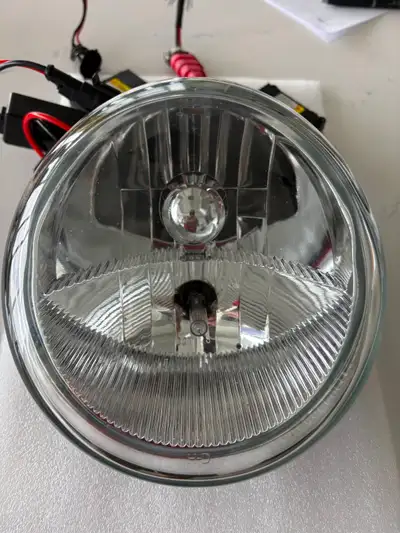 Stock Vrod headlights with HID installed for low and high beam. Came off a 2008 Vrod VRSCAW. Likely...