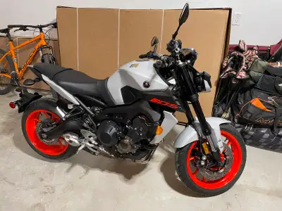 For sale is a 2020 Yamaha MT-09 with 7500kms, everything is stock, needs nothing regular maintenance...