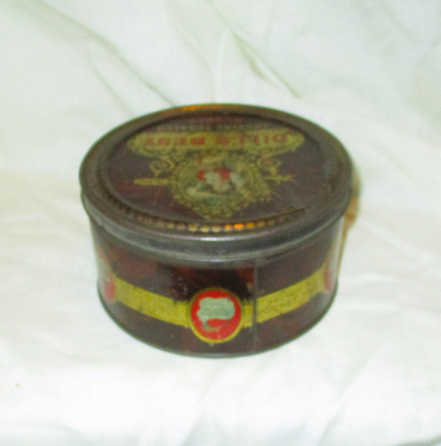 VTG "EMPTY" DILL'S BEST SMOKING TOBACCO RUBBED Tin in Arts & Collectibles in Belleville - Image 3