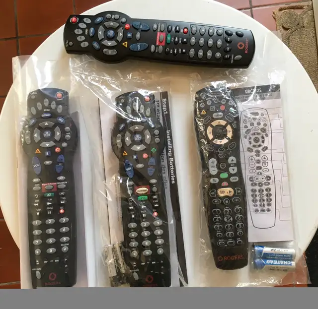 Philips 32 inch TV,  Sony 23 inch, Blue-Ray Player and Cisco PVR in TVs in Ottawa - Image 7