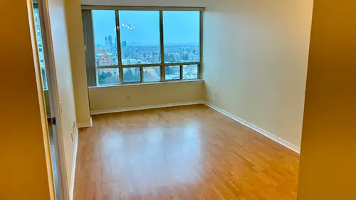 7 Bishop Avenue: Luxury 1 Bedroom Condo, High Floor, Lots of Closet Space with Custom-Built Shelves,...