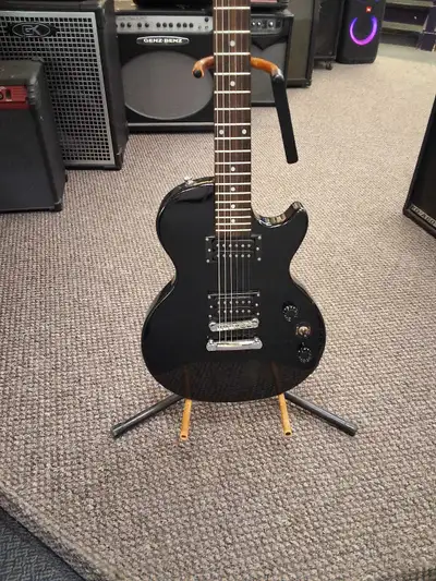 Epiphone Les Paul Special II Electric Guitar - Black Few marks and scratches on body and neck Overal...
