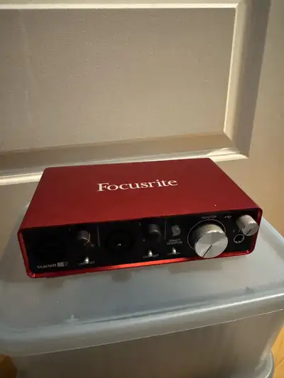 Selling a Focusrite Scarlett 2i2 (2nd Gen) USB audio interface, perfect for recording vocals and ins...