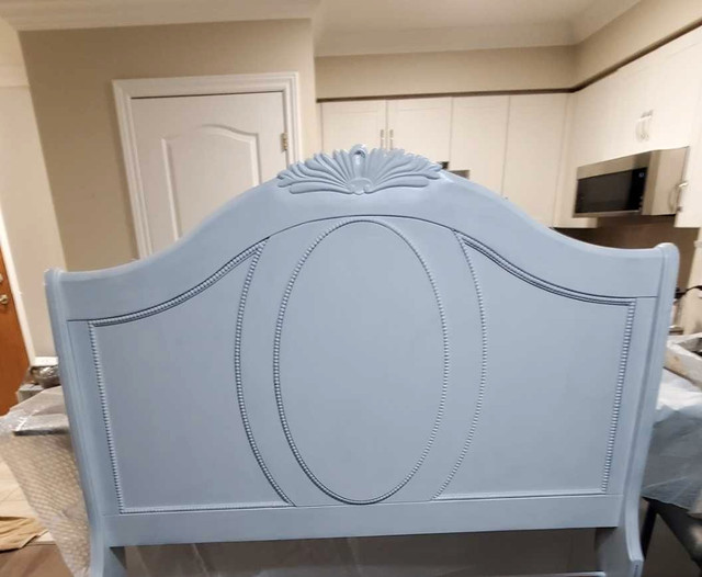 Queen bed frame **Solid wood** in Beds & Mattresses in Markham / York Region