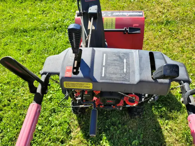 Souffleuse à neige à essence PowerSmart 212cc de 24 pouces in Snowblowers in Longueuil / South Shore - Image 8