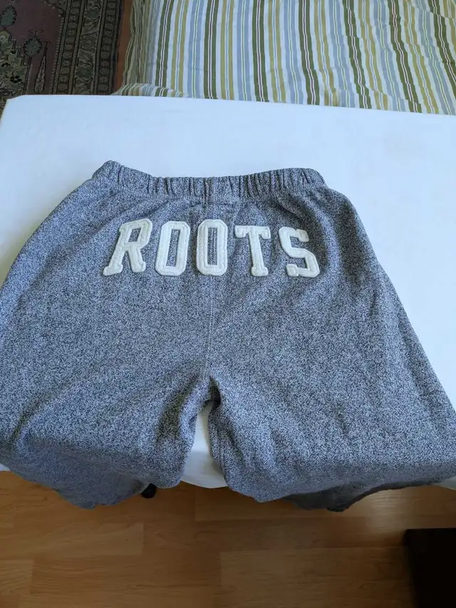 roots pants size xxs in Women's - Bottoms in Oshawa / Durham Region - Image 3