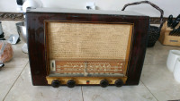 Old vintage tube radio