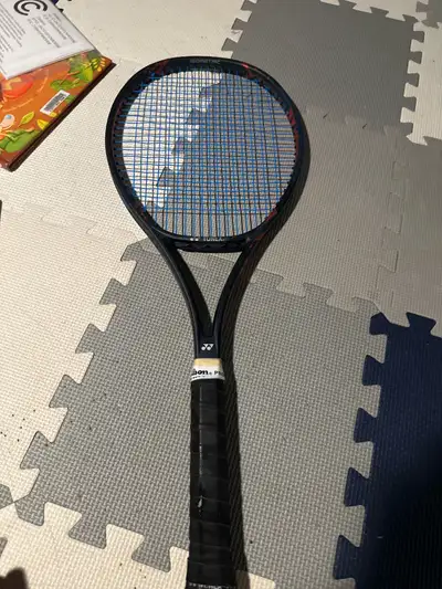 Yonex VCORE Pro 100 (300g)