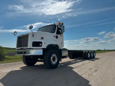 Cummins ISM, eaton fuller 9LL transmission, air ride, diff lock, air ride cab, 20,000 front, 53,000...