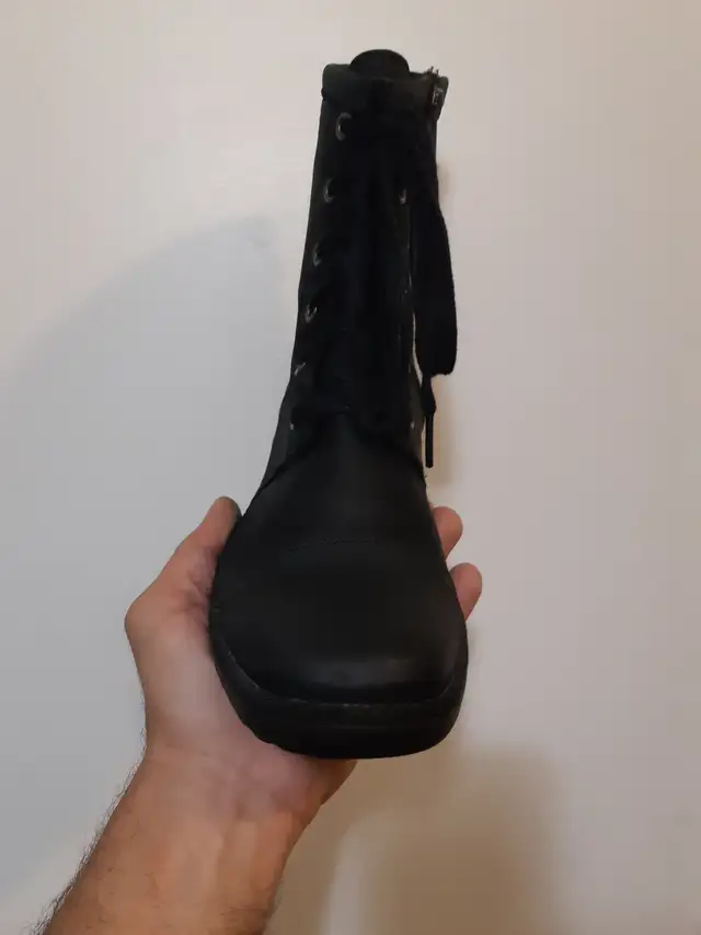 Bottes d'hiver Uggs pour femmes in Women's - Shoes in City of Montréal - Image 4