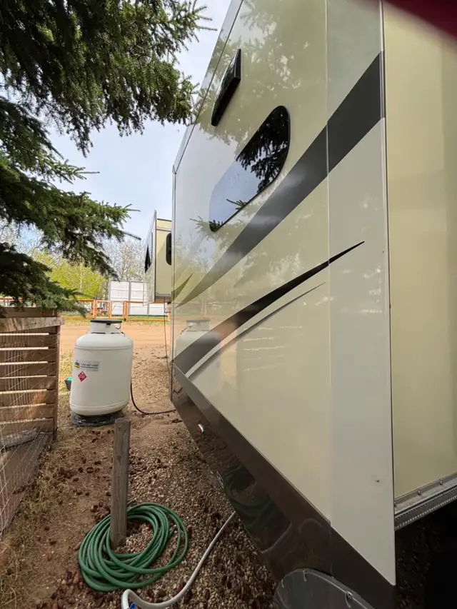 Rare front living room: 2019 Jayco North Point in Travel Trailers & Campers in Red Deer - Image 7