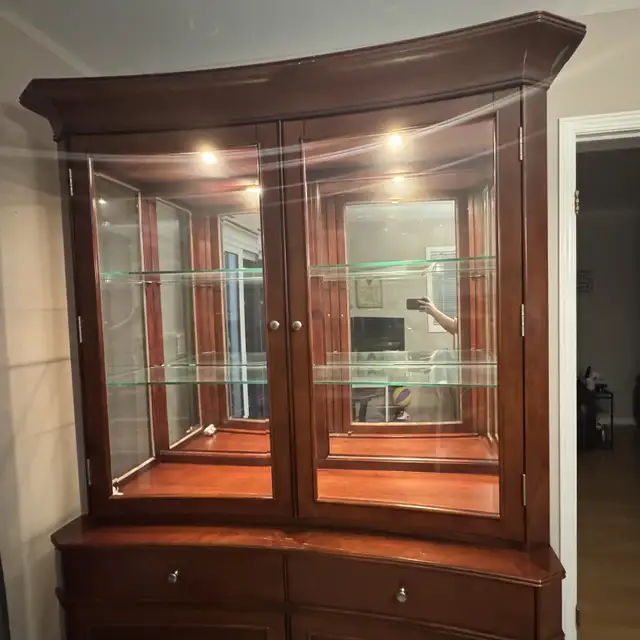 Beautiful wood hutch in Hutches & Display Cabinets in London - Image 2