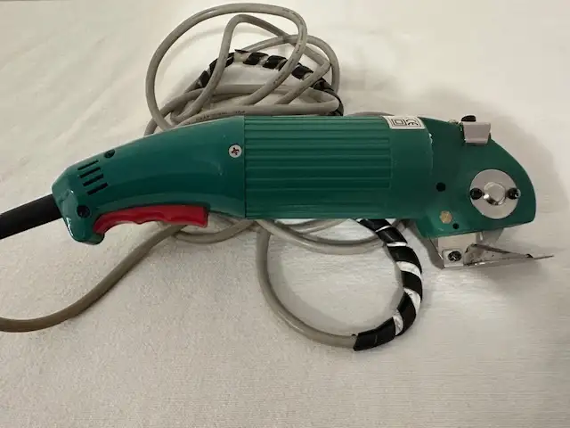 Mini coupe-tissu électrique Red Arrow in Other in Laurentides - Image 4