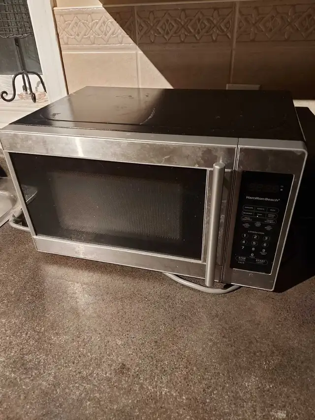 Hamilton beach microwave...PLEASE READ AD FIRST441074681203271680