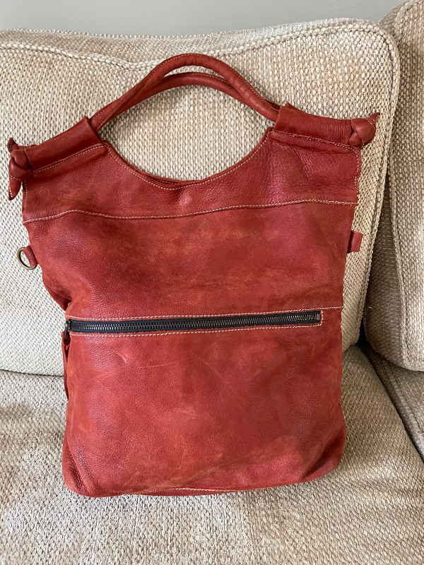 ROOTS GENUINE LEATHER HANDBAG in Women's - Bags & Wallets in City of Toronto