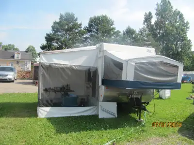 Jayco hard top 806.Has 3 way fridge,propane heater,stove,baraque.Heater bunks.fan&lights over bunkes...