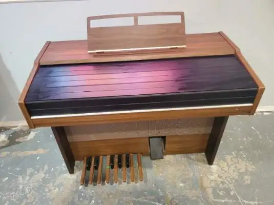 Electric organ in Pianos & Keyboards in Medicine Hat - Image 2
