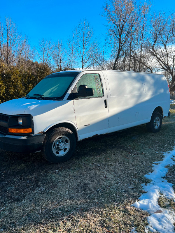 CHEVROLET EXPRESS DURAMAX 3500 DIESEL 155``ALONGE 2016 savana dans Autos et camions  à Ouest de l’Île